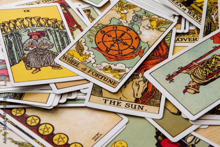 Tarot Reading: How to Cultivate Both Intuitive and Logical Thinking Skills